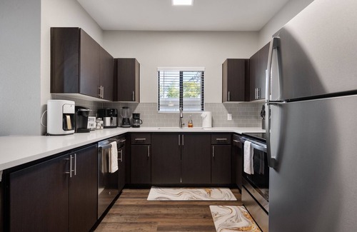 Deer Valley Apartamento | 10 Miles TSCM w/ pool and gym