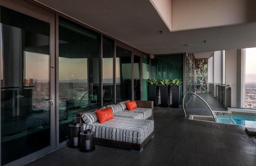 Las Vegas Apartamento | $10 million penthouse with jacuzzi on balcony