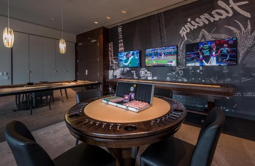 Las Vegas Apartamento | $10 million penthouse with jacuzzi on balcony