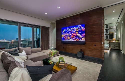 Las Vegas Apartamento | $10 million penthouse with jacuzzi on balcony