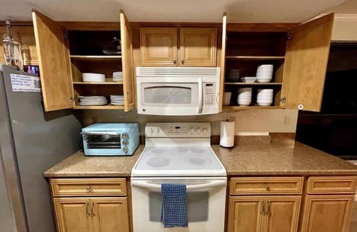 Palm Harbor Casa | 10 min from beach access, sleeps 10 private dock