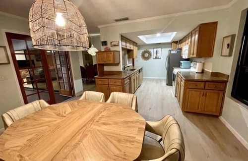 Palm Harbor Casa | 10 min from beach access, sleeps 10 private dock