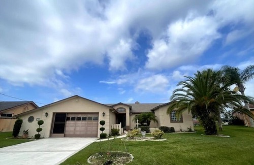 Palm Harbor Casa | 10 min from beach access, sleeps 10 private dock