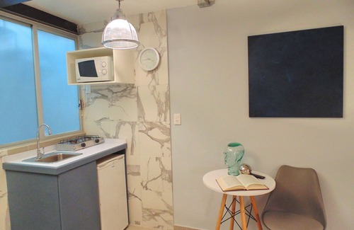 Coyoacan Apartamento | ¡A 10 min de Coyoacán! Habitación para 2 personas; sala, cocina y baño.