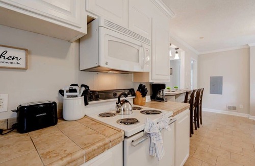 Eau Claire Casa | 10 Min from Downtown Columbia - The Ronnie Runner