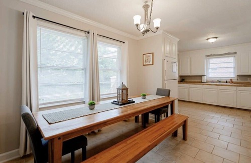 Eau Claire Casa | 10 Min from Downtown Columbia - The Ronnie Runner