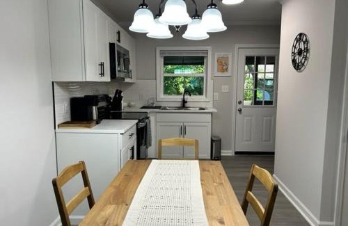 Southwest Raleigh Casa | 10 Min to Downtown - Desk - Fenced Yard - Wi-Fi