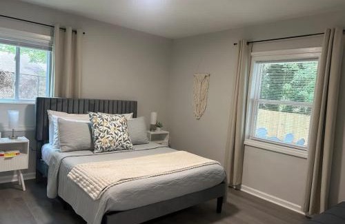 Southwest Raleigh Casa | 10 Min to Downtown - Smart Tvs - Fast Wi-Fi