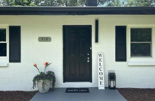 Southwest Raleigh Casa | 10 Min to Downtown - Smart Tvs - Fast Wi-Fi