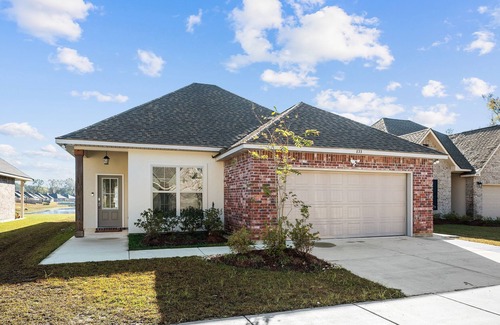 Highlands - Perkins Casa | 10 min to LSU and Laberge Casino - Brand New Lakefront House Quiet n Safe