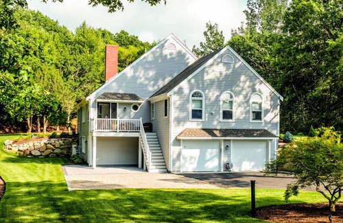 Silver Beach Casa | 10 min to Old Silver Beach; 20 min to Woods Hole