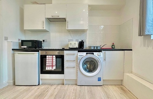 Earlsfield Condominio | 10 min train to Central London A