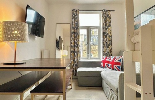 Earlsfield Condominio | 10 min train to Central London A