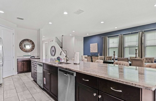Celebration Casa | 10 Mins Disney/Private Pool and Hot Tub/Games Room/Arcades/XBox/5000sqft!/Wifi