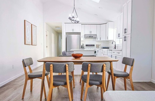 Clarkdale Casa | Charming 3B Home 10 mins to Venice Beach