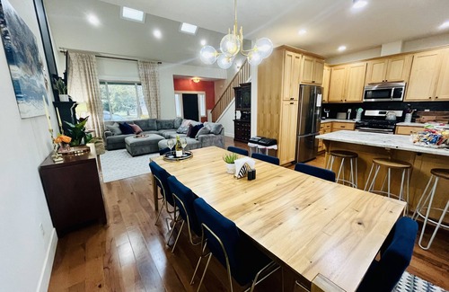 Eugene Casa | 10 mins U of O, Autzen, airport HOT TUB, park, Quiet location!