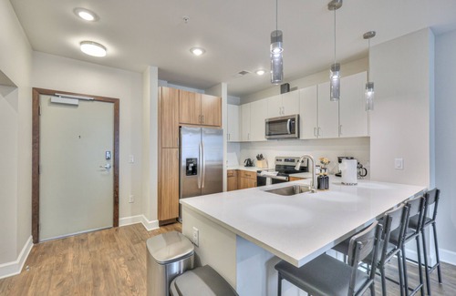 Eighth Avenue Apartamento | Stylish 1 bedroom |Infinity pool | Game room | Music Studio | Fire Pit | Top attractions.