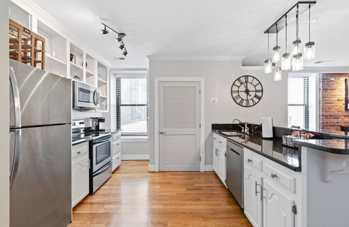 Downtown Nashville Condominio | 10 minute walk to bars! FREE parking - Spacious Downtown Condo