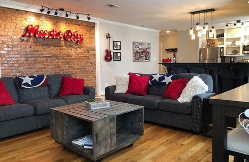 Downtown Nashville Condominio | 10 minute walk to bars! FREE parking - Spacious Downtown Condo