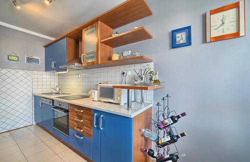 Znjan Apartamento | 10 minute walk to beautiful Žnjan beaches! Old town of Split 3 buss statins away