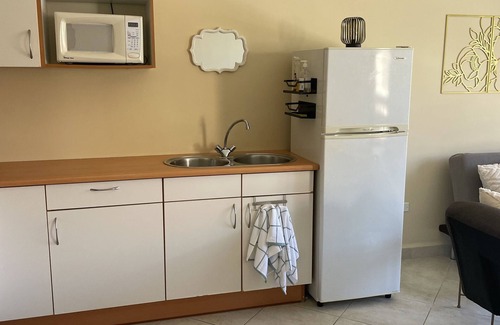 Washington Condominio | 10 minute walk to Palm Beach w/space for 4!