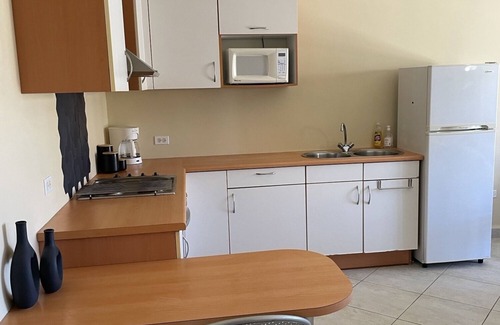Washington Condominio | 10 minute walk to Palm Beach w/space for 4!