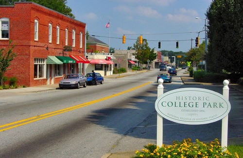 Church Street Casa | 10 minutes from Airport! 15 mins from Downtown Atlanta and major attractions.