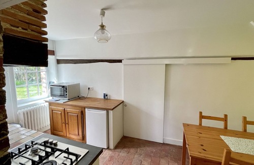 Saint-Fargeau Casa | 10 minutes from Guédelon, quiet house with large garden not overlooked