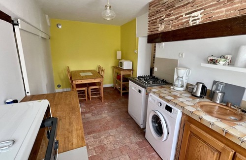 Saint-Fargeau Casa | 10 minutes from Guédelon, quiet house with large garden not overlooked
