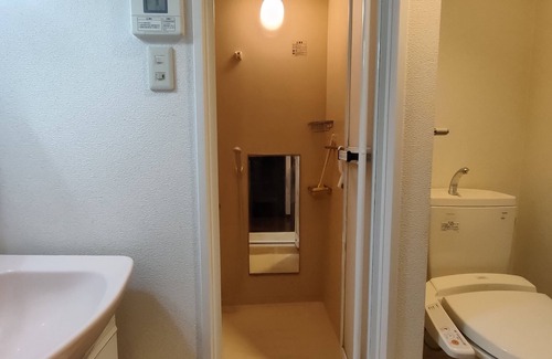 Naniwa Apartamento | 10 minutes from JR Namba Station and Subway/Hanshin Sakuragawa Station 5 minutes from JR Ashiwarabashi Station 4 minutes from supermarket One room on one floor, max. 5 people, elevator available, convenient to Namba, Dotonbori and Shinsaibashi