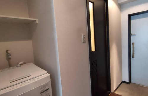 Naniwa Apartamento | 10 minutes from JR Namba Station and Subway/Hanshin Sakuragawa Station 5 minutes from JR Ashiwarabashi Station 4 minutes from supermarket One room on one floor, max. 5 people, elevator available, convenient to Namba, Dotonbori and Shinsaibashi