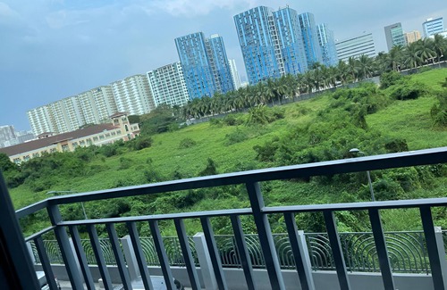 Tambo Condominio | 10 minutes from Mall of Asia | Cozy Condo with Hot Shower & Balcony