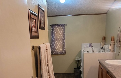 Azle Casa | 10 Minutes from Weatherford Lake, Wineries and Wedding Venue's