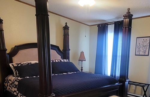 Azle Casa | 10 Minutes from Weatherford Lake, Wineries and Wedding Venue's