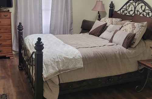 Azle Casa | 10 Minutes from Weatherford Lake, Wineries and Wedding Venue's
