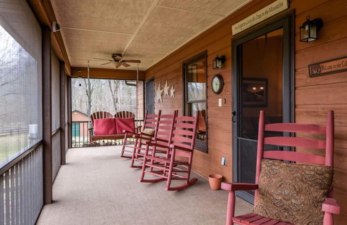Wears Valley Casa | 10 minutes to GSMNP - Large fenced yard - Firepit -Hot tub -Swimming pool access