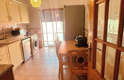 Alcochete Apartamento | 10 minutes to the beach 20 minutes to the centre of Lisbon,2 bedroom APT Montijo