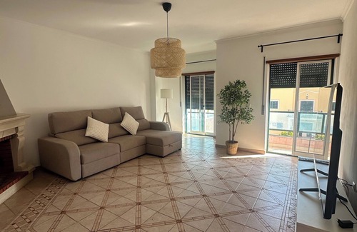 Alcochete Apartamento | 10 minutes to the beach 20 minutes to the centre of Lisbon,2 bedroom APT Montijo