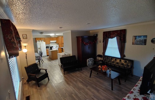 Cedar Lane Casa | 10 minutes to the beach! Cozy mobile home in the quiet country!