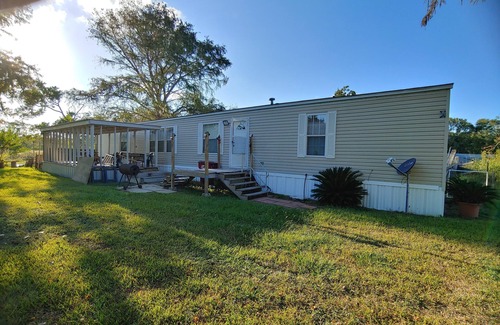 Cedar Lane Casa | 10 minutes to the beach! Cozy mobile home in the quiet country!