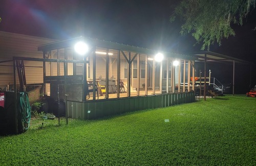 Cedar Lane Casa | 10 minutes to the beach! Cozy mobile home in the quiet country!