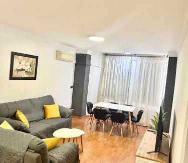 La Calzada Apartamento | 10 minutos centro Sevilla, moderno y con parking gratis