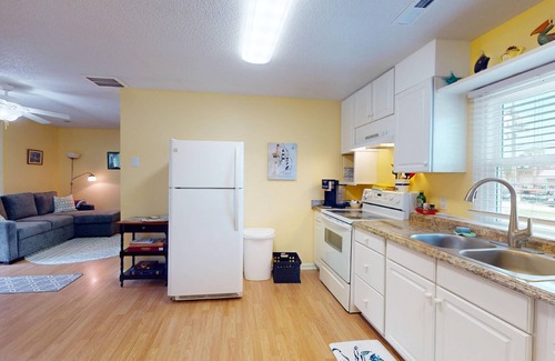 Kure Beach Casa | 10% Off Aug + Sept! Adorable Beach Cottage,1 Block from Kure Beach Pier, Dog Friendly, Fenced