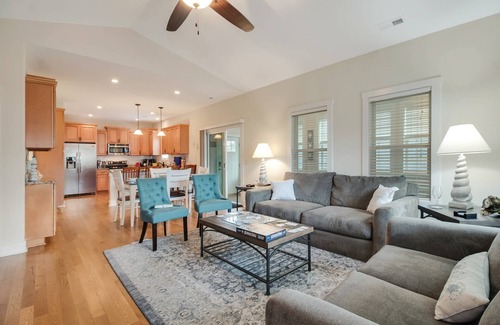 Tranquil Harbour Casa | 10% Off Summer Flash Sale - Dog Friendly - Just Minutes From The Beach - Enclosed Lift!