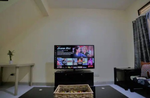 Las Pinas Casa | 10 Pax Home near Sipag Villar w Netflix Videoke