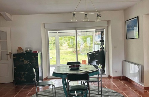 Les Touches-de-Perigny Casa | 10-person gîte with hiking trails, tennis, mini-golf, fishing pond.