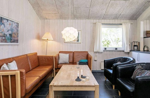 Hou Casa | 10 person holiday home in Hals