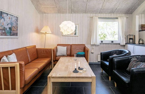 Hou Casa | 10 person holiday home in Hals