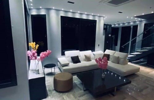 Alejandria Apartamento | 10 rooms 1Million suites in Parque Lleras