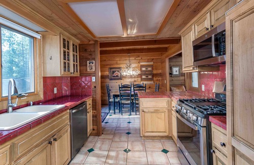 Sunriver Casa | 10 Stag Lane - Family/Dog Friendly Cabin, across from tubing hill and SHARC